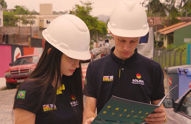 Técnicos da engenharia Sólida.